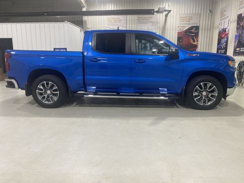 Used 2023 Chevrolet Silverado 1500 LT AWD/4WD image 9