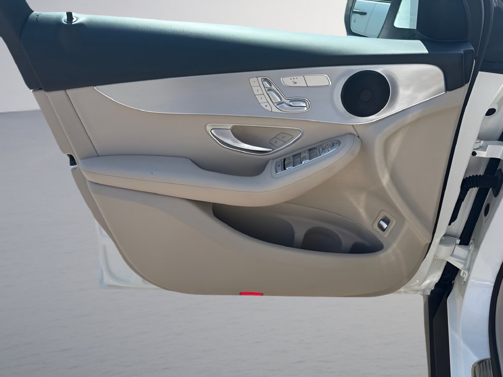 Used 2022 Mercedes-Benz GLC 300 4MATIC image 28