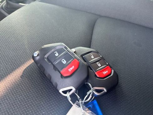 Used 2021 Jeep Wrangler Sport image 31