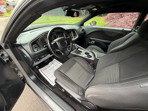 Used 2018 Dodge Challenger SXT RWD image 7