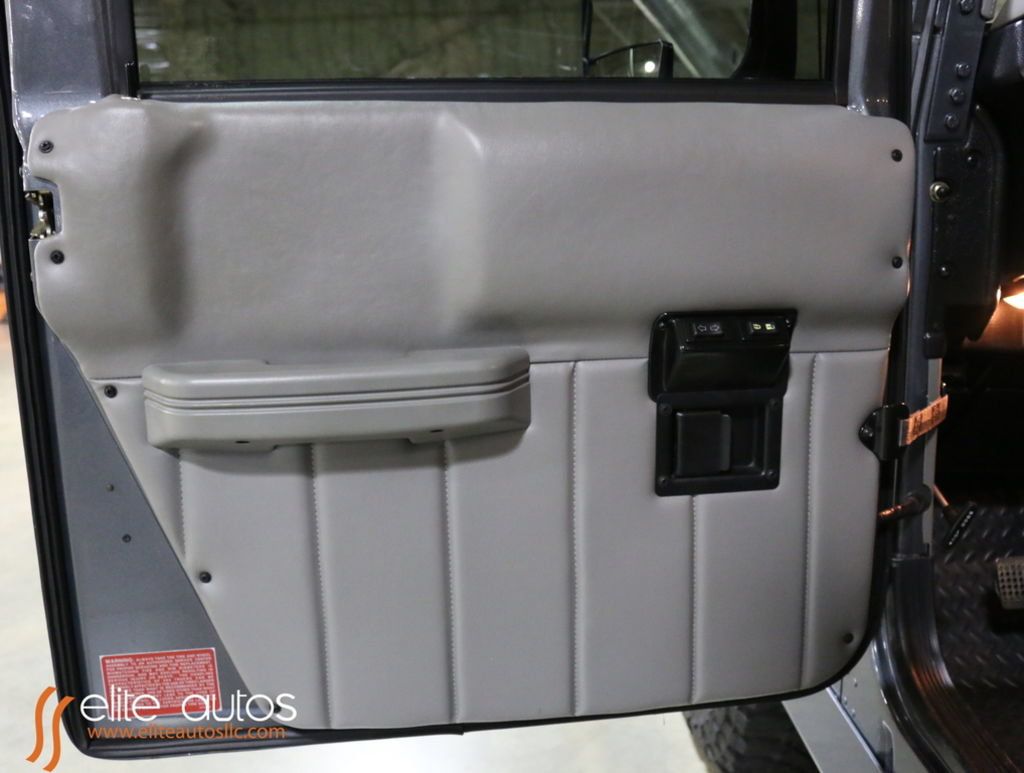 Used 2003 HUMMER H1 4-Door Wagon AWD/4WD image 9