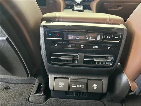 Used 2023 Acura MDX SH-AWD w/ Advance Package image 19