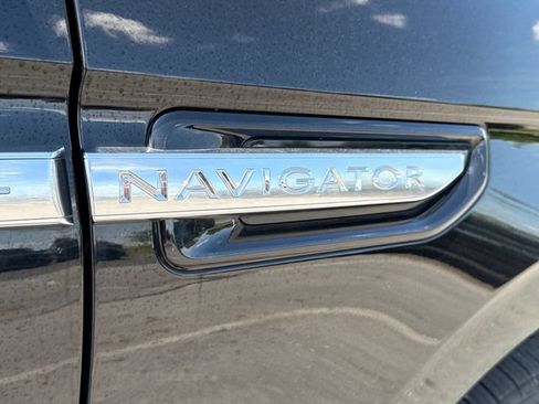 Used 2018 Lincoln Navigator Reserve w/ Technology Package AWD/4WD image 13