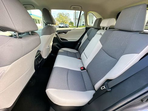 Used 2022 Toyota RAV4 XLE image 23