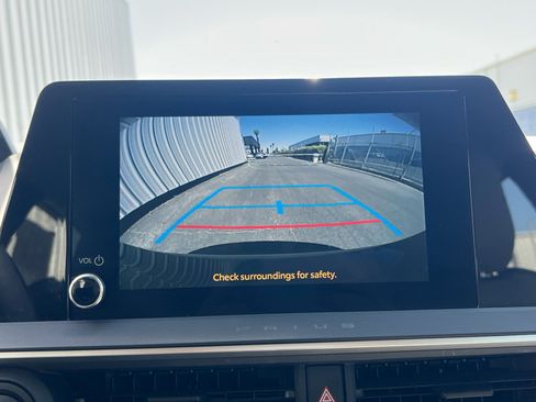Used 2024 Toyota Prius XLE FWD image 33