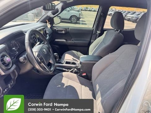 Used 2019 Toyota Tacoma TRD Sport AWD/4WD image 10