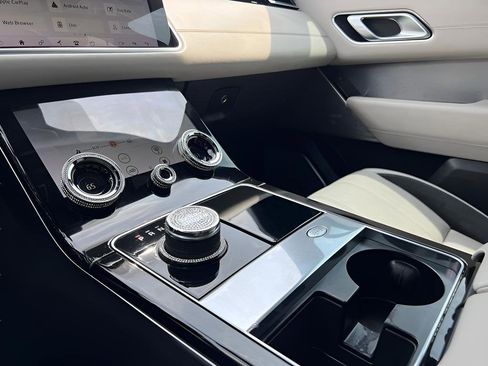 Used 2019 Land Rover Range Rover Velar R-Dynamic SE image 49