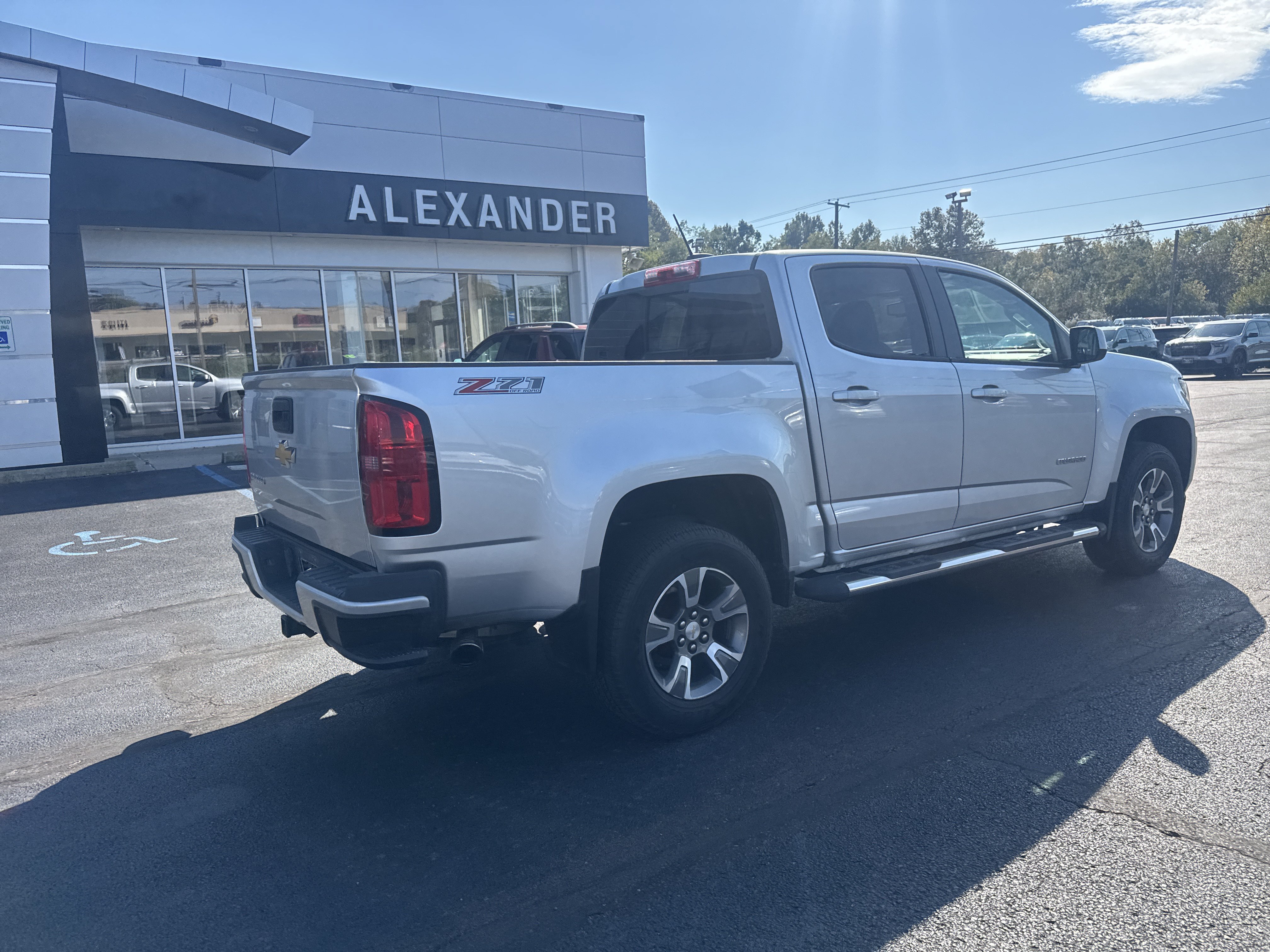 Used 2015 Chevrolet Colorado Z71 AWD/4WD image 3