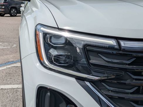 Certified 2024 Volkswagen Atlas Cross Sport SE FWD image 10