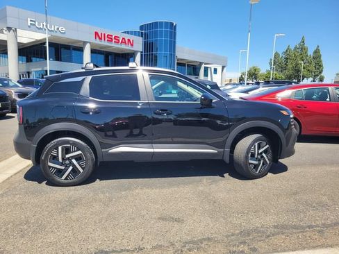 New 2026 Nissan Kicks SV w/ Cold Weather Package FWD image 4