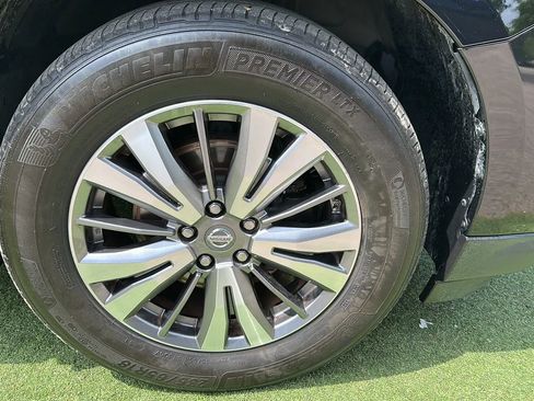 Used 2018 Nissan Pathfinder SL AWD/4WD image 45