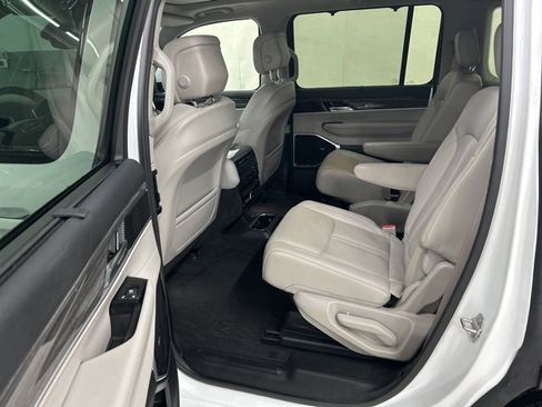 Used 2022 Jeep Wagoneer Series III w/ Premium Group I image 8