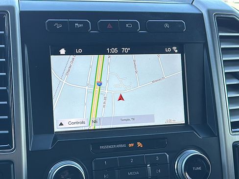 Used 2018 Ford F150 Platinum w/ Equipment Group 701A Luxury image 32