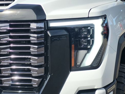 Used 2025 GMC Sierra 3500 Denali Ultimate image 8