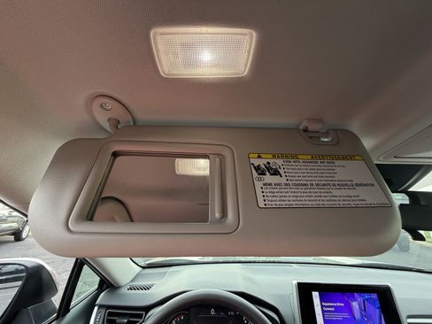 Used 2025 Toyota RAV4 XLE FWD image 30
