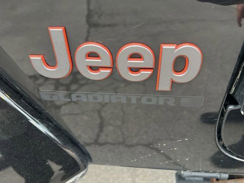Used 2023 Jeep Gladiator Mojave w/ Trailer Tow Package AWD/4WD image 7