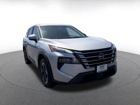 Used 2025 Nissan Rogue SV AWD/4WD image 3