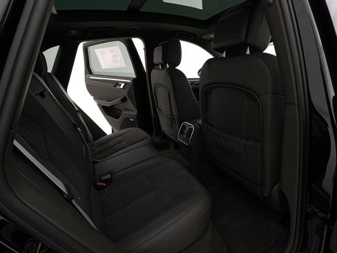 Used 2021 Porsche Macan image 14