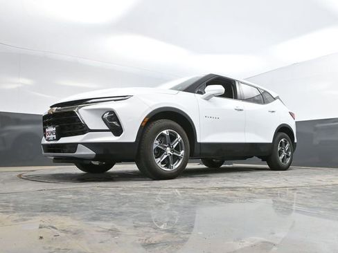 Used 2025 Chevrolet Blazer LT AWD/4WD image 47