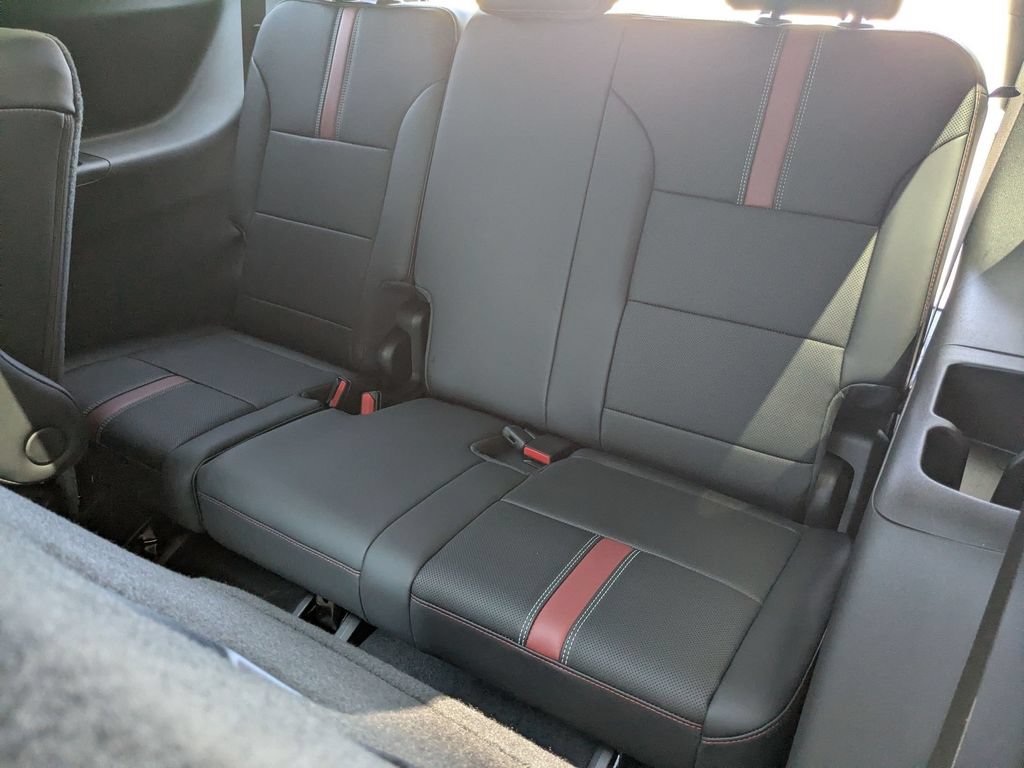 New 2027 Chevrolet Traverse RS FWD image 29