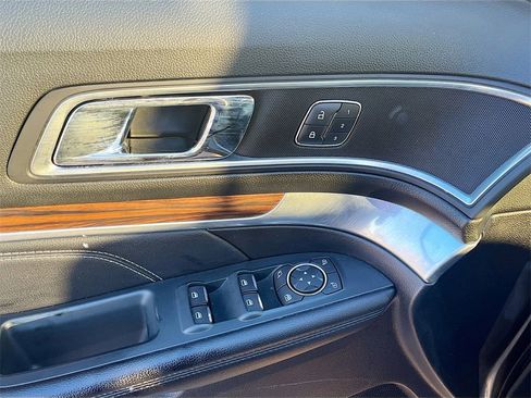 Used 2018 Ford Explorer Limited w/ Equipment Group 301A image 18
