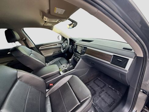 Certified 2022 Volkswagen Atlas SE FWD image 32