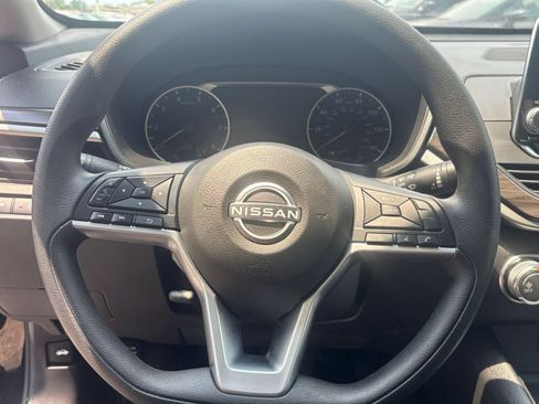 Used 2025 Nissan Altima 2.5 SV FWD image 25