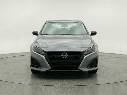 Used 2025 Nissan Altima 2.5 SV image 2