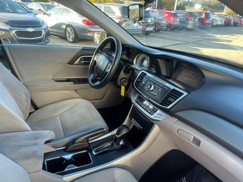 Used 2013 Honda Accord LX image 9