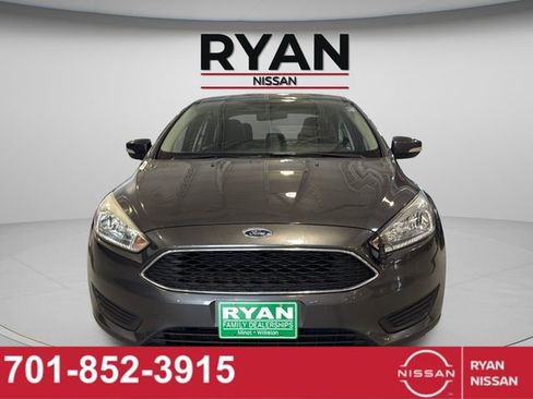 Used 2017 Ford Focus SE w/ Cold Weather Package image 12