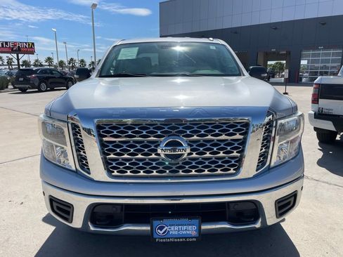Certified 2018 Nissan Titan SV w/ SV Convenience Package image 6