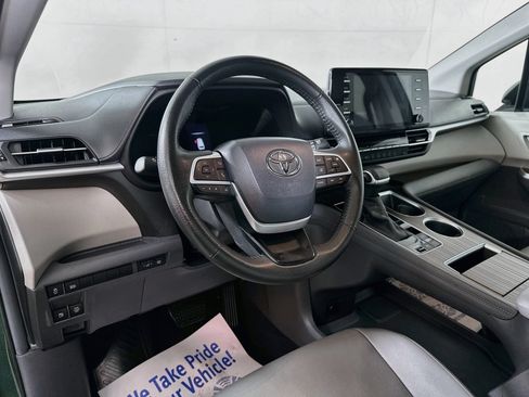 Certified 2024 Toyota Sienna XLE FWD image 9