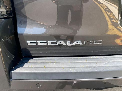 Used 2020 Cadillac Escalade Premium Luxury AWD/4WD image 32
