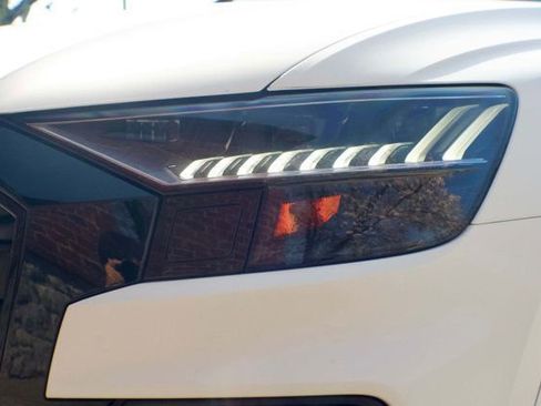 Used 2020 Audi Q8 Prestige image 14