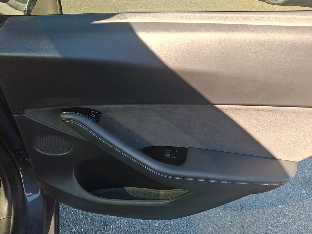 Used 2021 Tesla Model Y Long Range AWD/4WD image 14