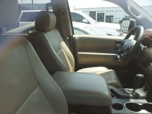 Used 2018 Toyota Sequoia Limited w/ Safety & Convenience Package AWD/4WD image 4