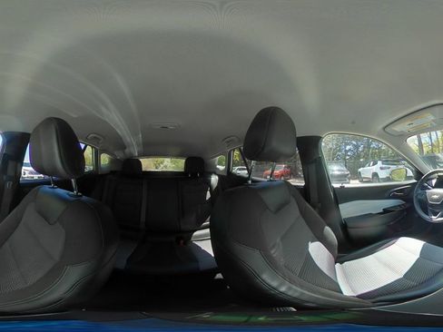Used 2025 Chevrolet Trax LT FWD image 41
