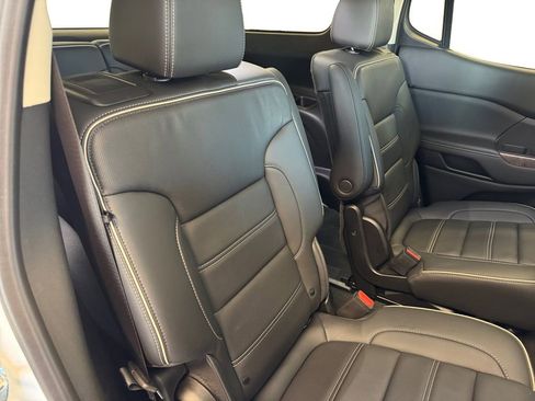 Used 2022 GMC Acadia Denali w/ Denali Ultimate Package AWD/4WD image 18