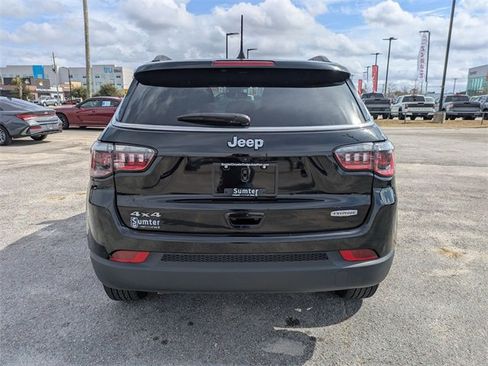 Used 2024 Jeep Compass Latitude image 4