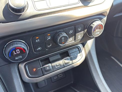 Used 2022 GMC Acadia Denali w/ GMC Pro Grade Package AWD/4WD image 38