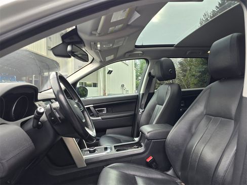 Used 2018 Land Rover Discovery Sport HSE image 3