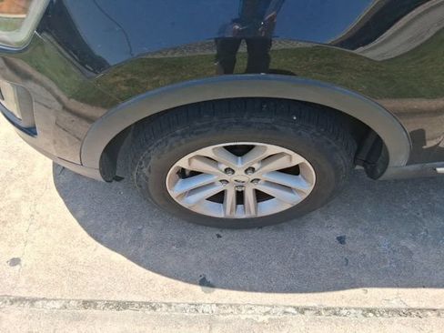 Used 2016 Ford Explorer XLT w/ Equipment Group 202A FWD image 8