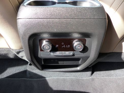 Used 2025 Buick Enclave Preferred FWD image 44