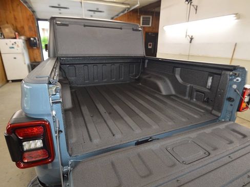 Used 2025 Jeep Gladiator Rubicon w/ Safety Group AWD/4WD image 27