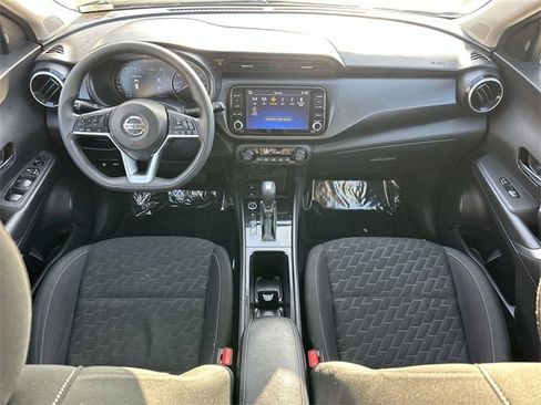Used 2021 Nissan Kicks SV image 18