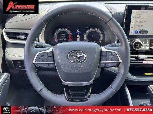 Used 2026 Toyota Highlander XSE image 18