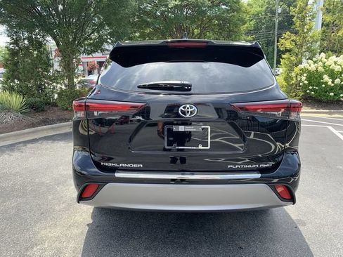 Certified 2025 Toyota Highlander Platinum AWD/4WD image 7