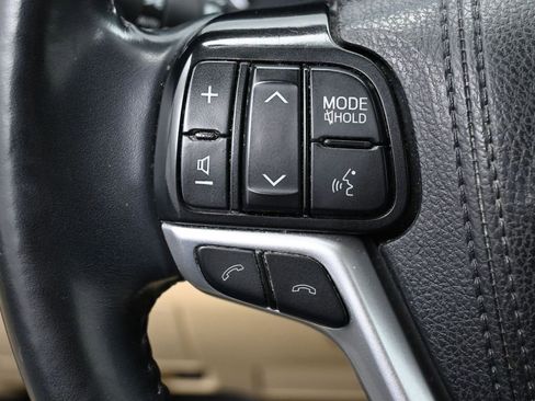 Used 2019 Toyota Highlander XLE image 17