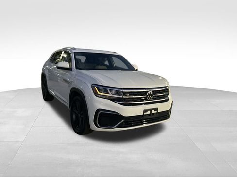 Used 2021 Volkswagen Atlas Cross Sport SE w/ Panoramic Sunroof Package image 2