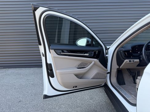 Certified 2024 Porsche Panamera 4 image 25